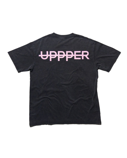 uppper core t-shirt washed black w/ pink logo